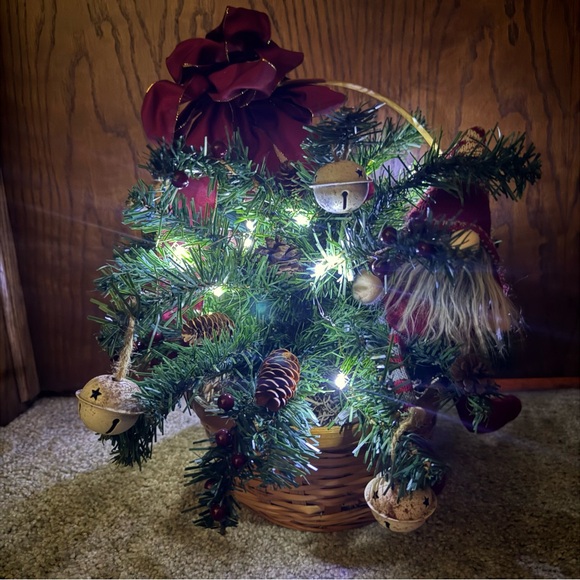 NEW Gnome in a Natural Wicker Basket w/ LED Fairy Lights & Artificial Evergreens - Picture 3 of 14